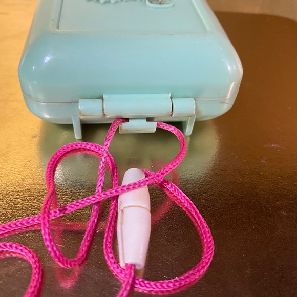 PRETTY PIXIES VTG 1992 POLLY POCKET TYPE LAKE HOUSE COMPACT w/BOAT & GIRL FIGURE - Picture 11 of 14